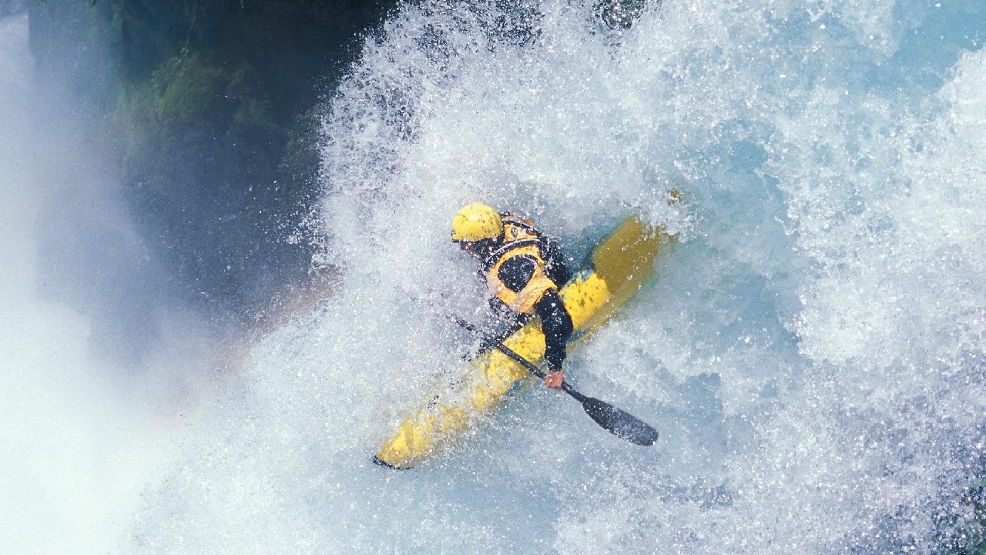 红色铁骑踏碎钢铁洪流！曼联客场三球荡平马竞，滕哈格战术完胜，欧冠决赛门票在握